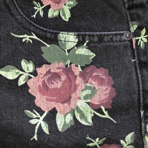 Floral jean shorts - Picture 4 of 7